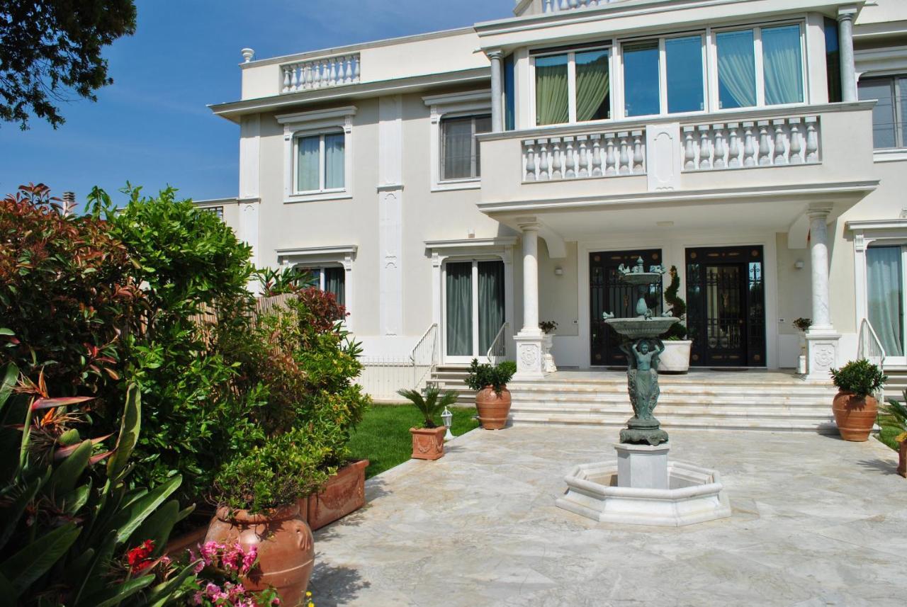 Villa Bianca A Few Steps By The Sea With Exclusive Garden & Jacuzzi Livorno Buitenkant foto