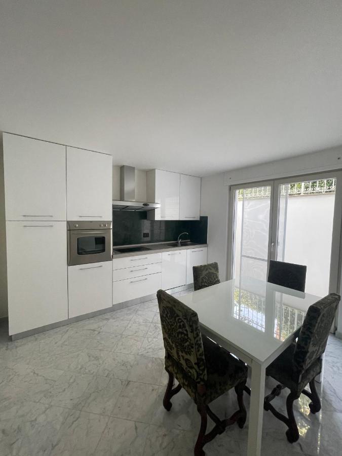 Villa Bianca A Few Steps By The Sea With Exclusive Garden & Jacuzzi Livorno Buitenkant foto