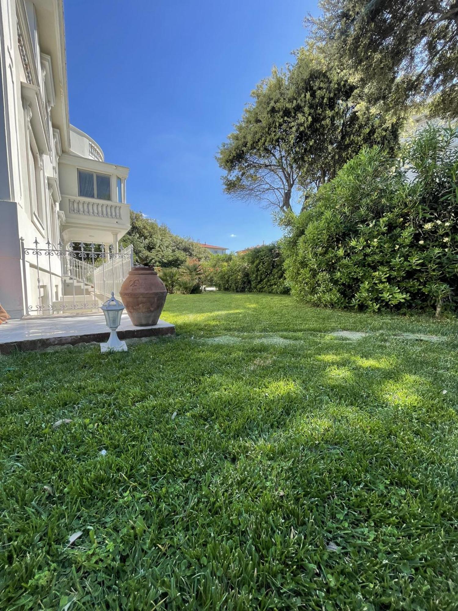 Villa Bianca A Few Steps By The Sea With Exclusive Garden & Jacuzzi Livorno Buitenkant foto